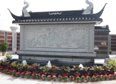 《妙手回春》浮雕墙：医术传承与工艺匠心的立体诠释