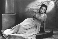 凝视的拓扑学：上官云珠雕塑中的时空褶皱