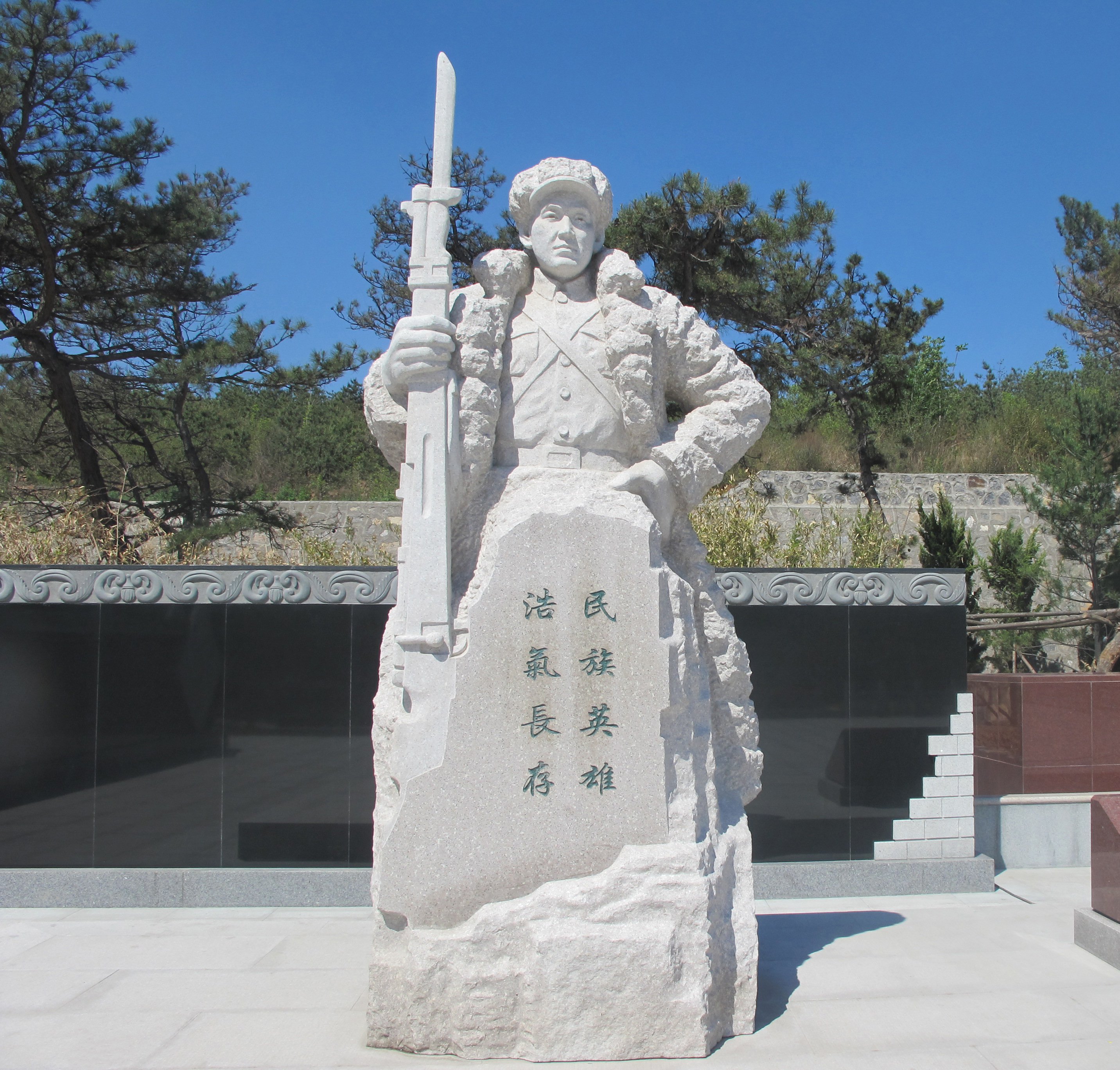 崔建国雕像：红色基因的传承坐标